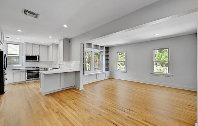 Gorgeous Renovated Hyde Park Home offering the perfect Work/Life Balance