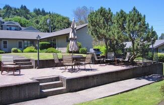 John's Landing: Mid-Century Studio w/ Walk-Through Closet!