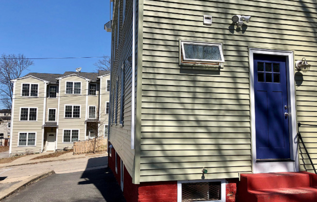 75 Abbott St