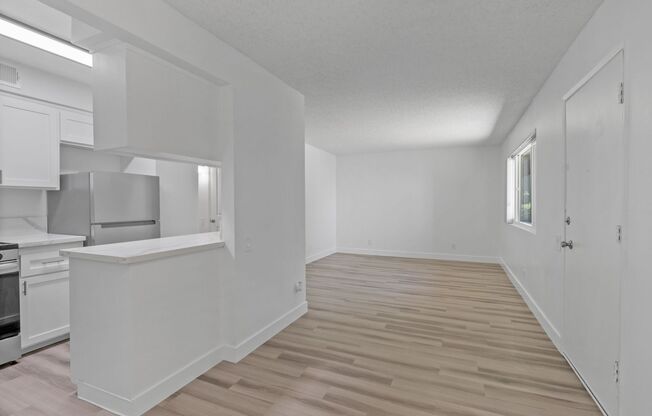 2 beds, 1 bath, 880 sqft, $1,695, Unit 201