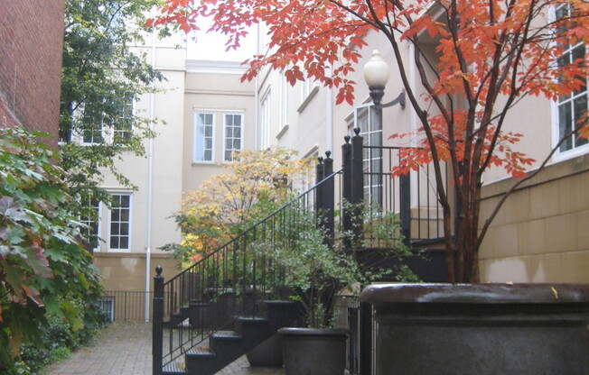 525 G Street SE