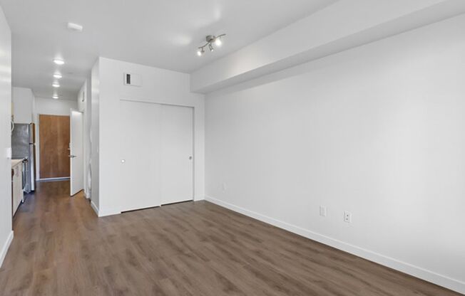 Studio, 1 bath, 415 sqft, $1,195, Unit 103