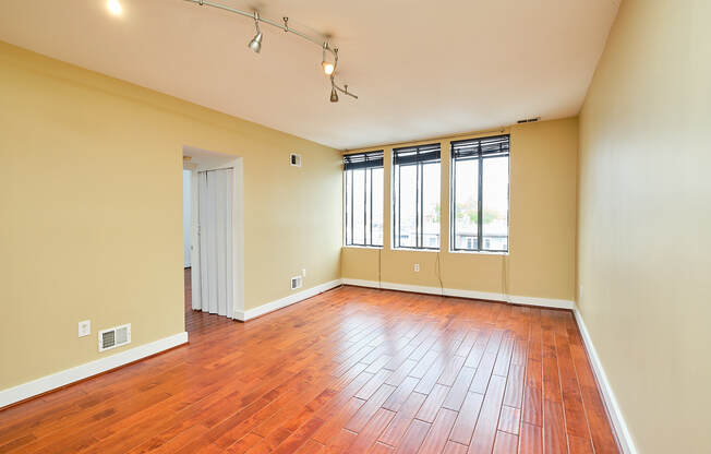 1842 California St NW Unit 13B