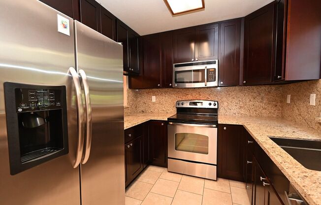 $3,580 / Bright & Spacious 3BR/ 2.5BA Town Home in Newark City