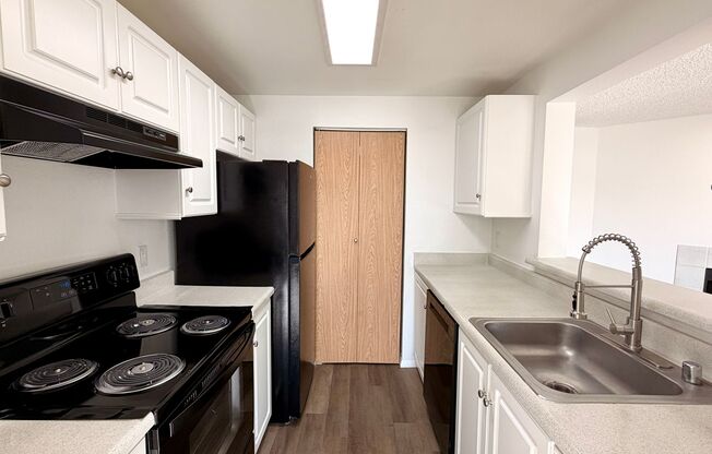 1 bed, 1 bath, 674 sqft, $1,550, Unit O202