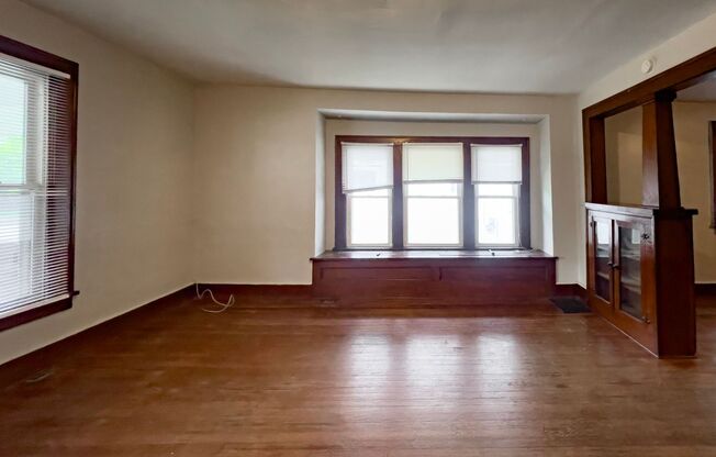 PRELEASING for AUGUST! Close to Campus: Washer and Dryer Included