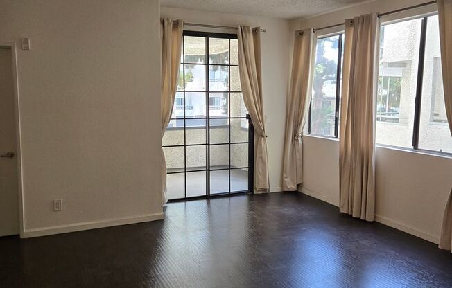 2 beds, 2 baths, 998 sqft, $2,462, Unit 203