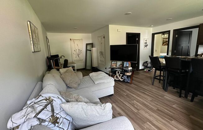 2 beds, 1 bath, $1,150