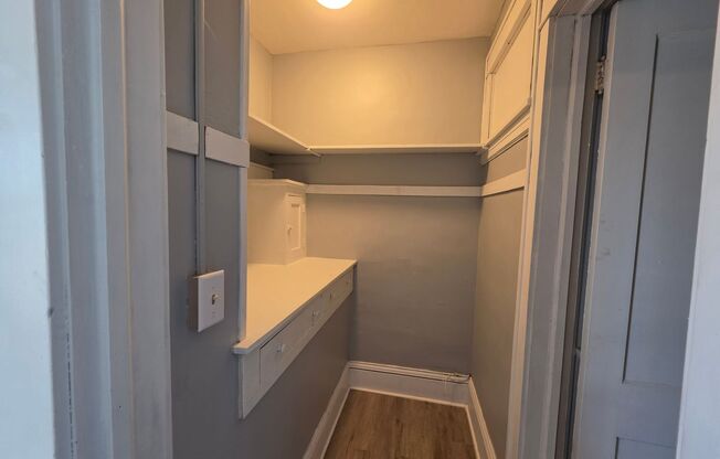 Studio, 1 bath, 300 sqft, $899, Unit Unit 312