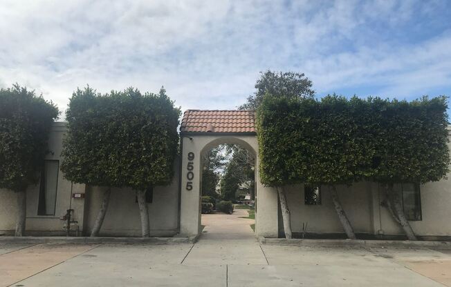 9505 Laurel Canyon Blvd