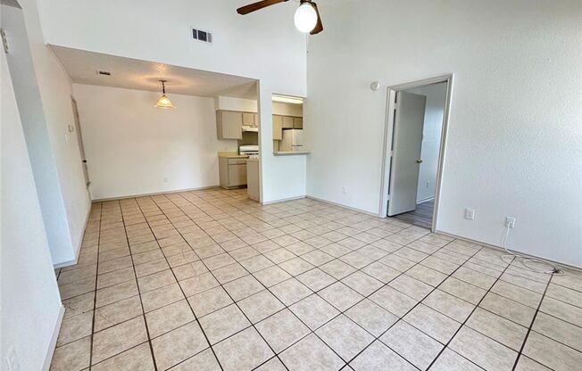 Lovely 3 Bedroom, 2 Bath Duplex in South Round Rock!