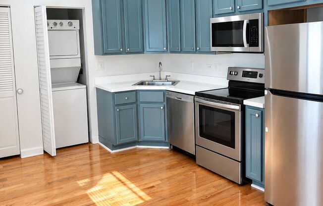 West Rogers Park Apartments With In-Unit Laundry and Exposed Brick