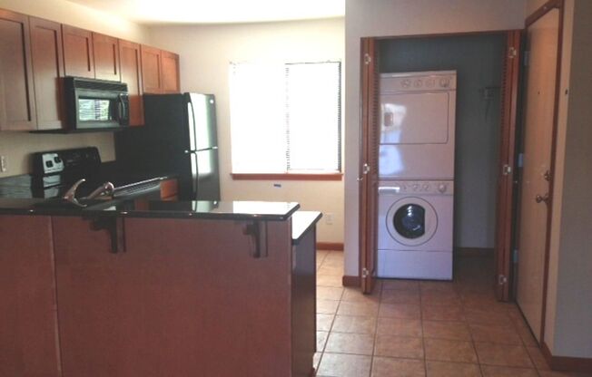 1 Bed 1 Bath Waterfront Condo Available NOW! Water/Sewer/Trash included!