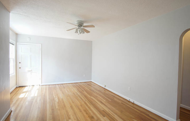 Charming NW 1-Bed Ready Late May!