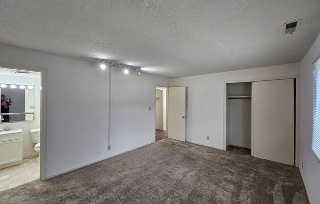 1 bed, 1.5 baths, 825 sqft, $1,095, Unit Z-03
