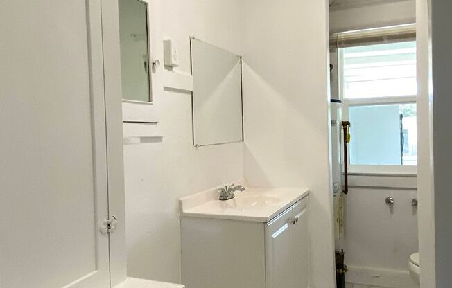 Two Bed, One Bath Apartment Located Downtown