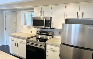 1 bedroom, 1 bathroom Condo with City View!