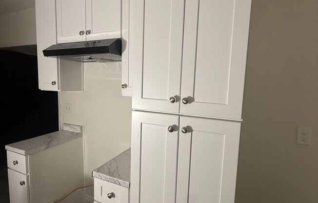 ONSITE MANAGER, ONSITE LAUNDRY, CLOSE TO PACKING DISTRICT