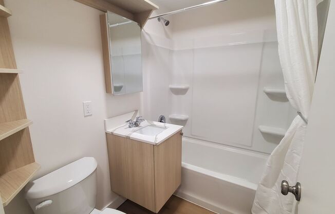 2 beds, 1 bath, 731 sqft, $2,795, Unit 105