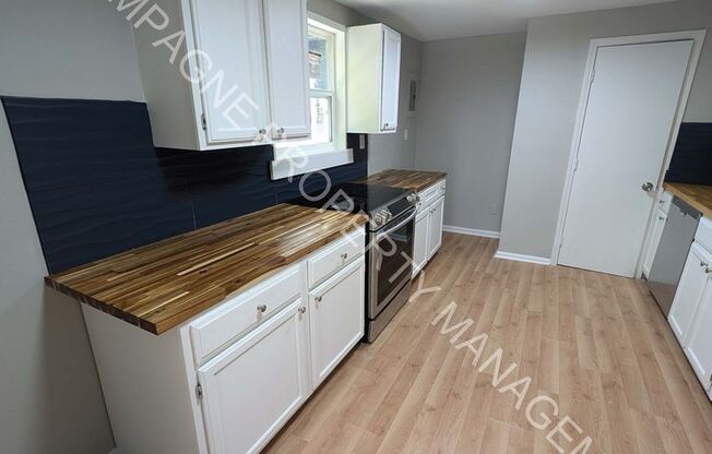 1 bed, 1 bath, 900 sqft, $1,200, Unit Apt 3