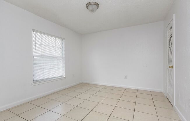 2 beds, 2 baths, 1,295 sqft, $1,395, Unit H-912