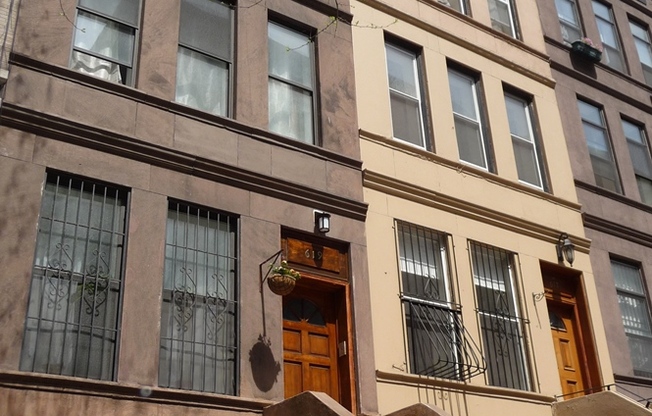619 W 142 ST