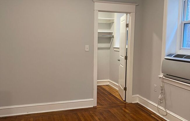 Studio, 1 bath, 250 sqft, $875, Unit 4C