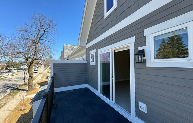 3 beds, 2.5 baths, 1,964 sqft, $3,200, Unit 6200-1