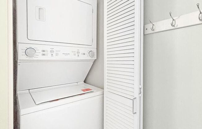 2 beds, 1 bath, $2,850, Unit Unit 710