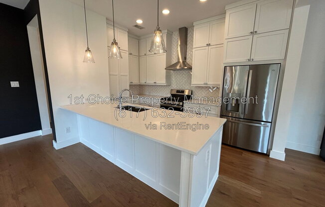 2117 RIV E LN