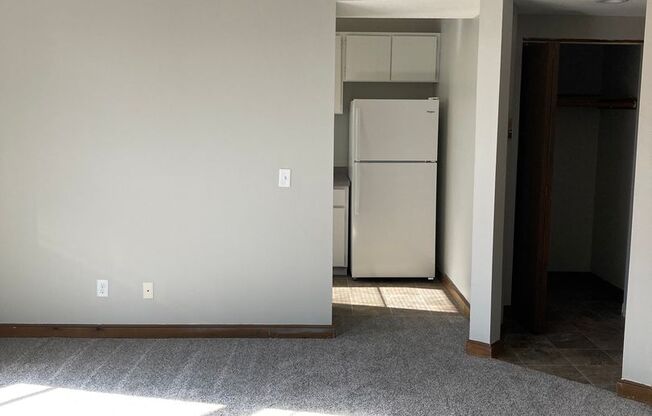 1 bed, 1 bath, 593 sqft, $925, Unit 34