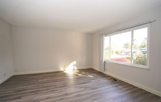 Beautiful Single Family Home in Desirable Neighborhood! Great Schools!