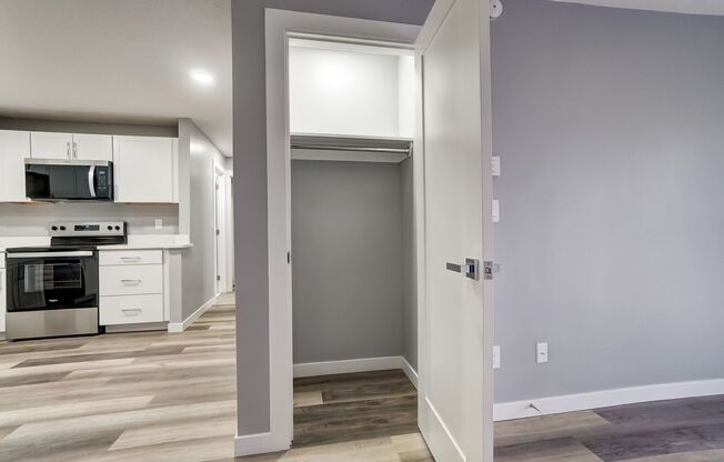 3 beds, 2 baths, 1,130 sqft, $1,875, Unit 5564-03