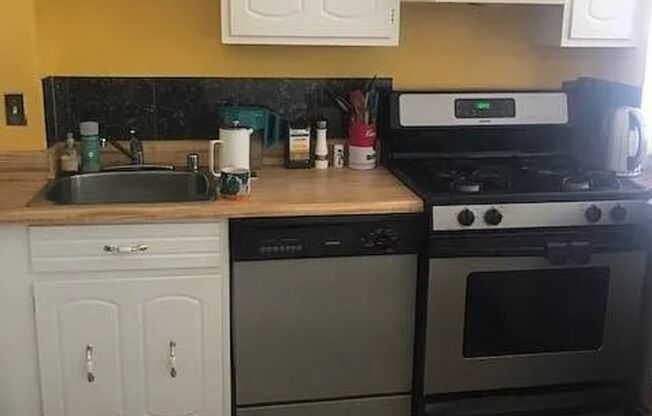 1 bed, 1 bath, $2,072, Unit Apt 4