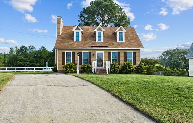 Welcome to your Perfect Home:  3BD, Hardwood Floors, Private deck, and More!