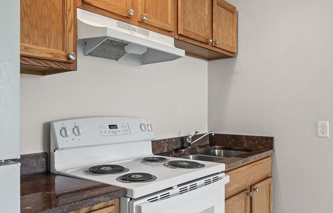 Studio, 1 bath, 500 sqft, $925, Unit 33