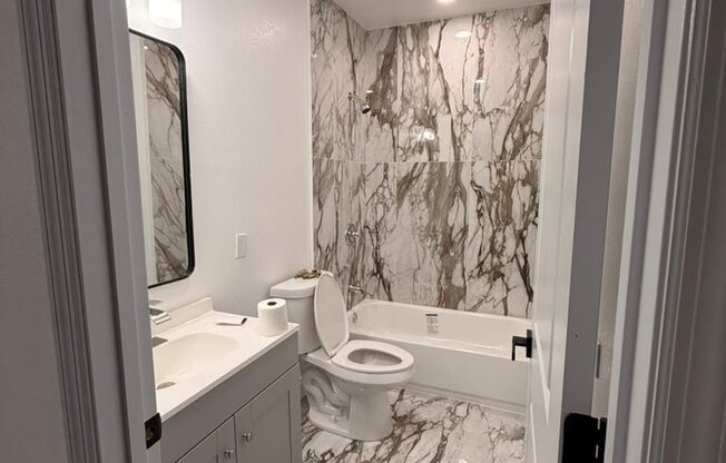 1001 W 8 ST