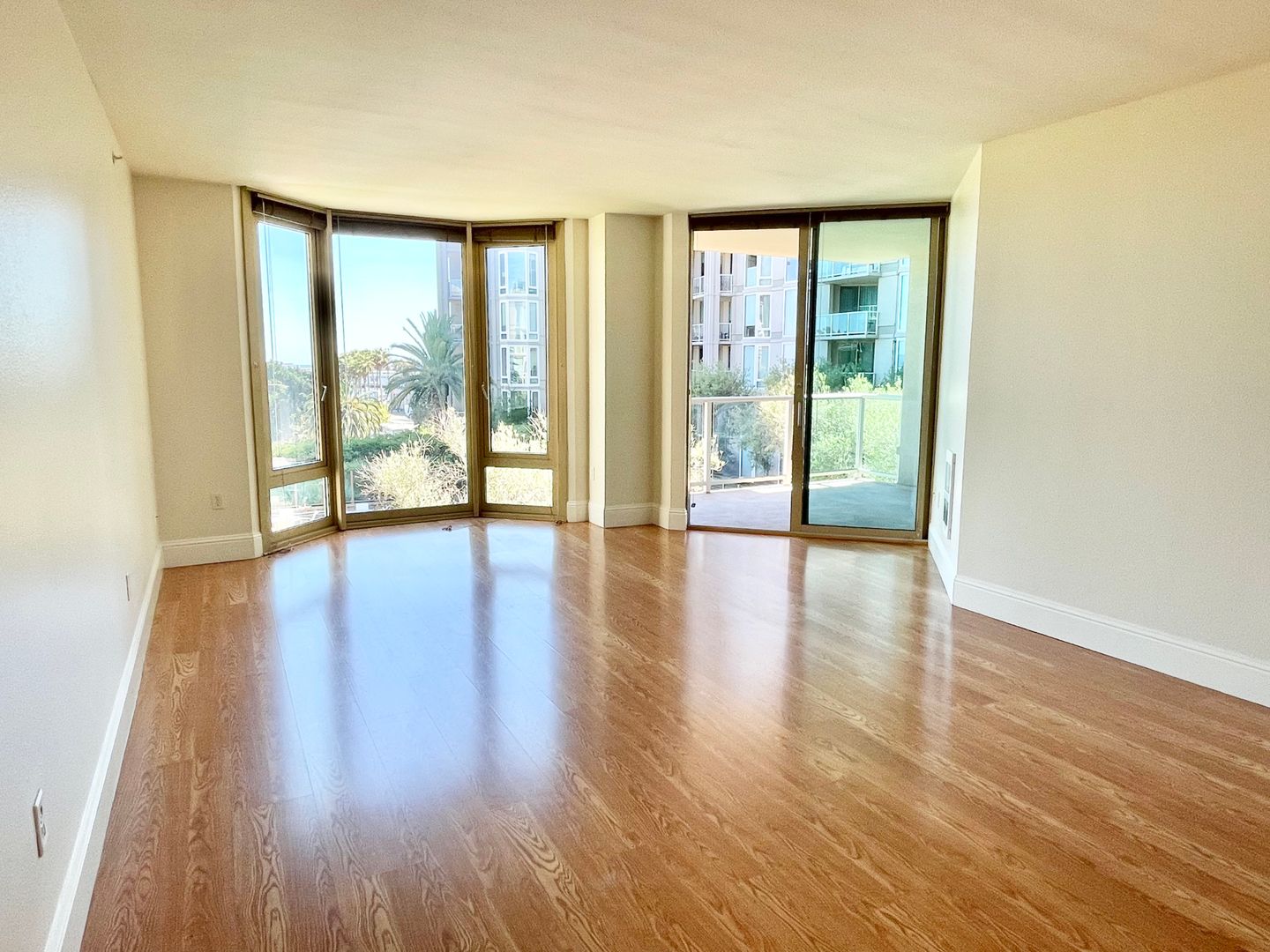 2BR/2BA Remodeled Condo in the Towers! NEW Appliances! Parking! Pool! PROGRESSIVE