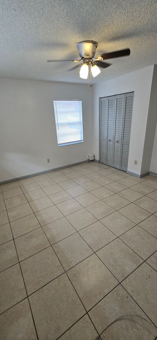 2 beds, 1 bath, $1,075, Unit UNIT A