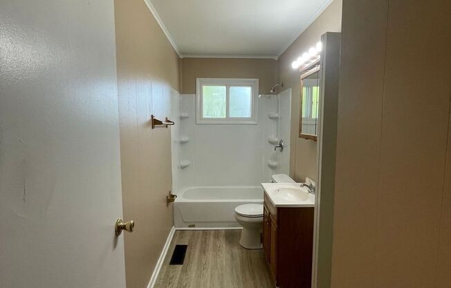 3 beds, 1 bath, $1,075