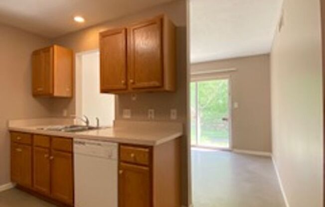 2 beds, 1.5 baths, $1,095