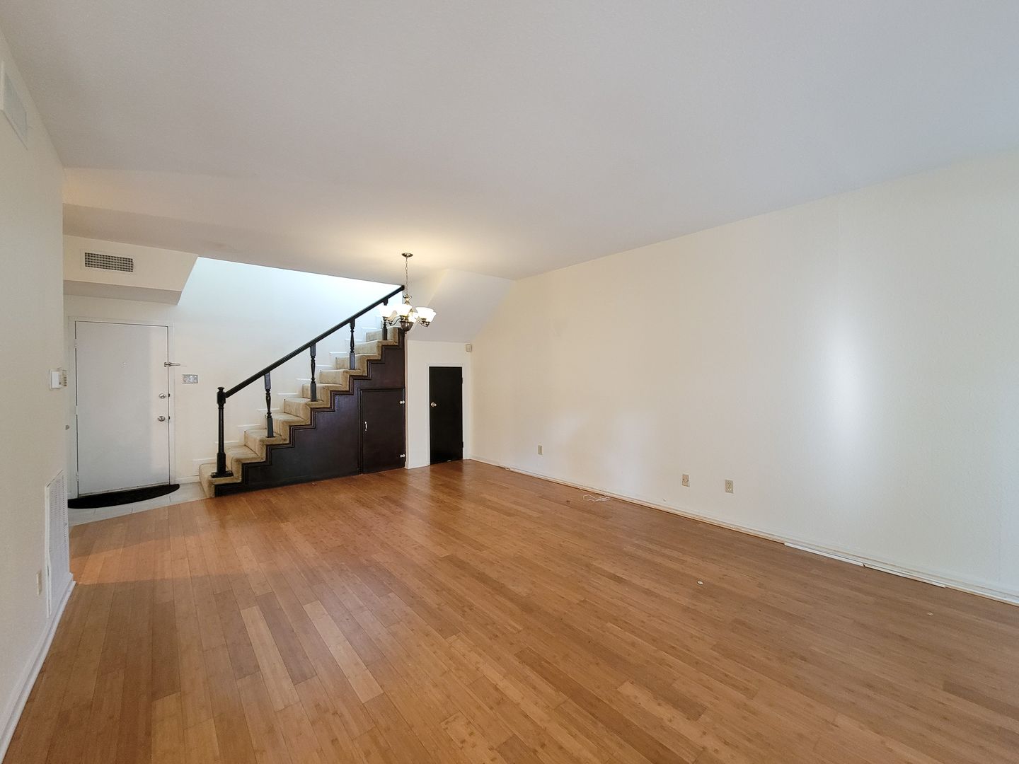 BEAUTIFUL UPDATED 2 BEDROOM 2 BATH CONDO.  GREAT LOCATION!