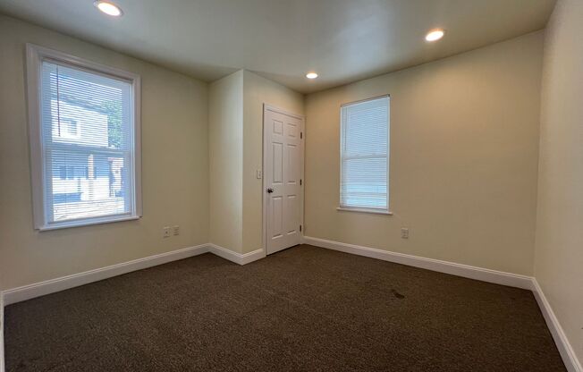 2 beds, 1 bath, $1,250