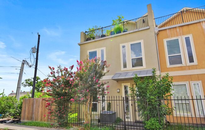 Luxury & Location: Spacious Home Minutes from Houston Hotspots