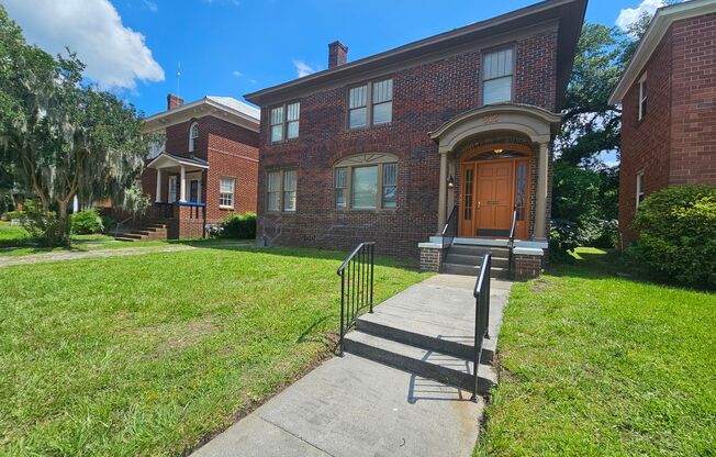 515 E 49th st upper unit