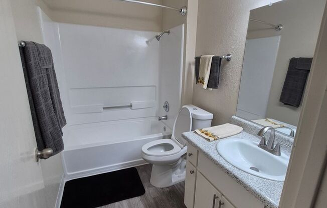2 beds, 1 bath, 920 sqft, $1,800, Unit 55