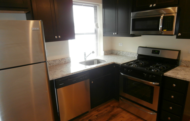 2 beds, 1 bath, $1,650, Unit 4748 #2S