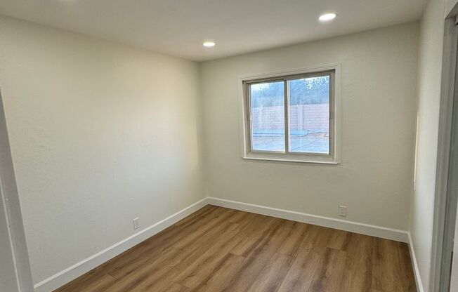 Beautiful 3 Bedroom 2 Bathroom Single family home