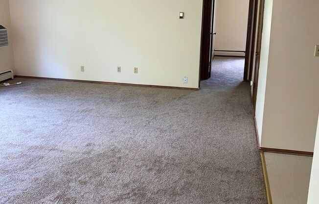 2 beds, 1 bath, 800 sqft, $999, Unit Custer-210