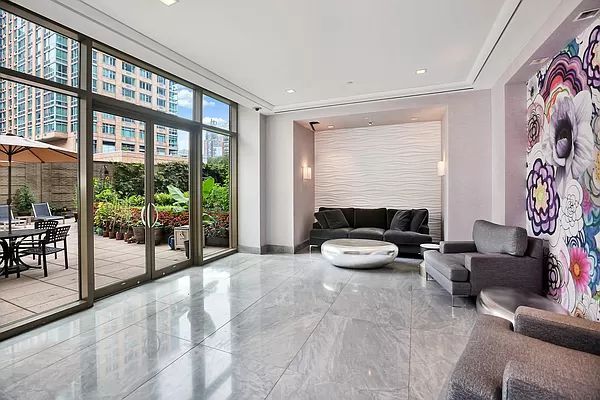 1 bed, 1 bath, 697 sqft, $4,995, Unit 9D